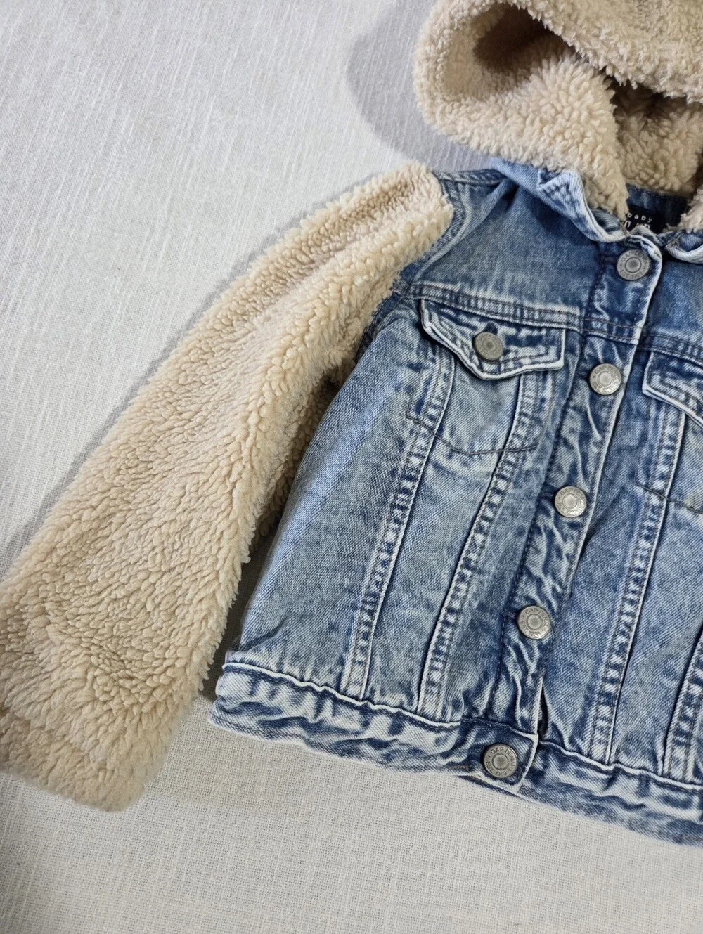 GAP kids smaller button